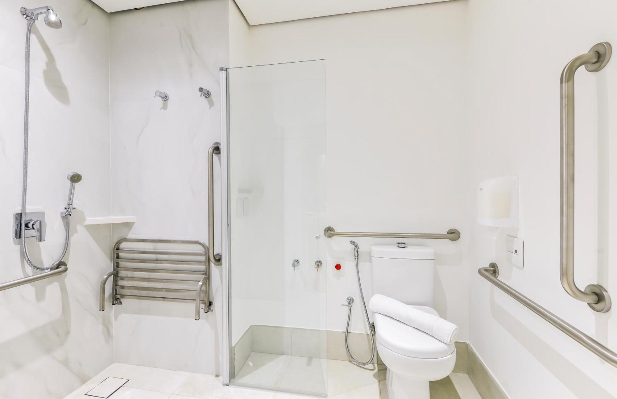 Twin Room with Roll-In Shower - Mobility Accessible,1551223264:JPEG